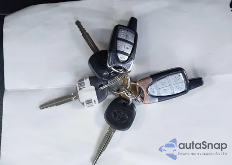 2011 Toyota Tacoma Base V6 z USA, uszkodzony, nr VIN 3TMLU4EN4BM074986